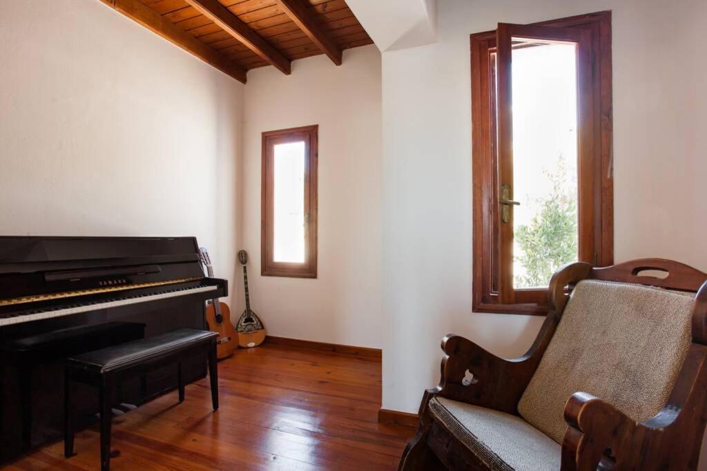 Chania Living Stories Villa With Piano Exterior photo